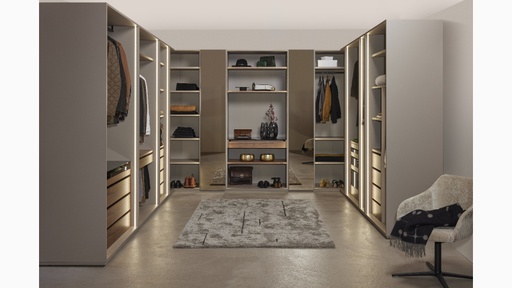 Schrank begehbar auf Wunschmass
